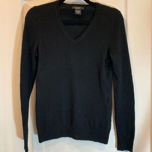 Lord & Taylor – 100% Cashmere Fine Knit Sweater - V-neck